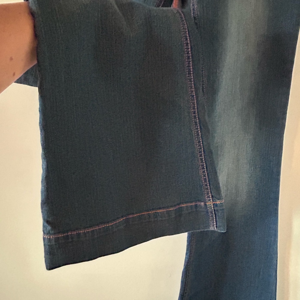 FOREVER 21 • Retro 70’s Bell Bottom Jean • 28 - Picture 3 of 7